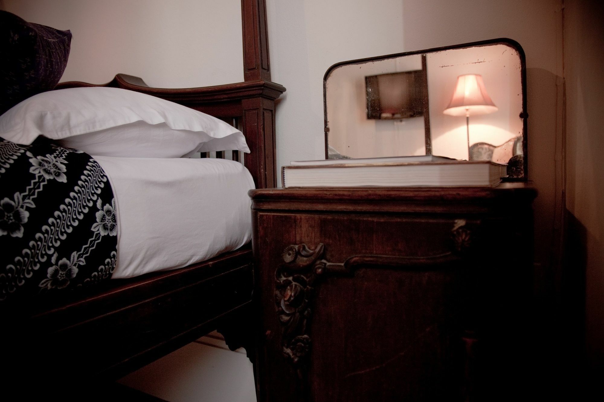 The Asadang Bed And Breakfast Банкок Екстериор снимка