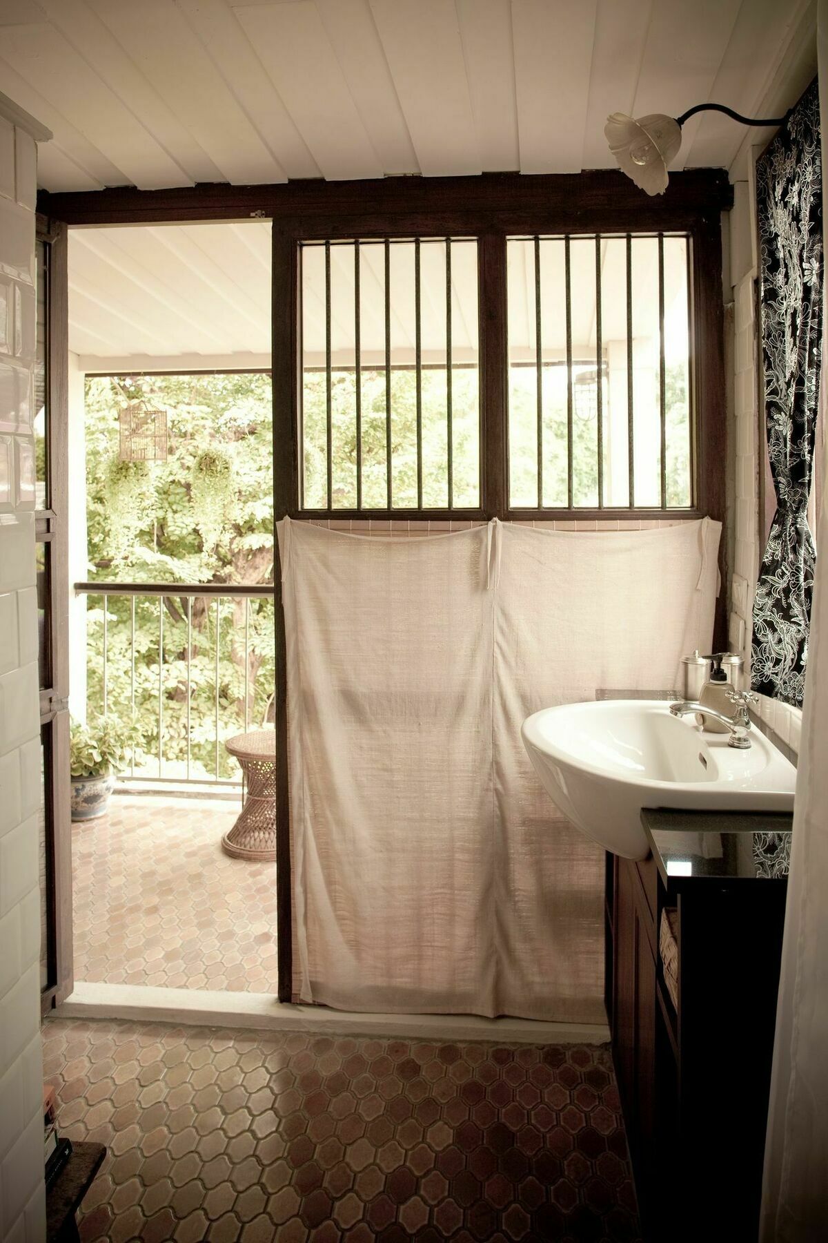 The Asadang Bed And Breakfast Банкок Екстериор снимка