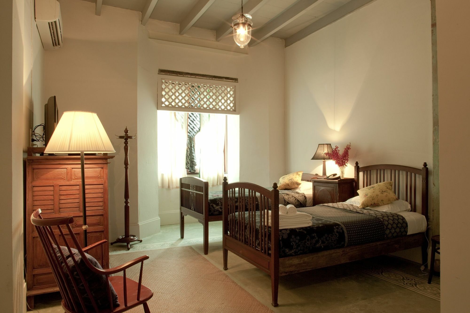 The Asadang Bed And Breakfast Банкок Екстериор снимка