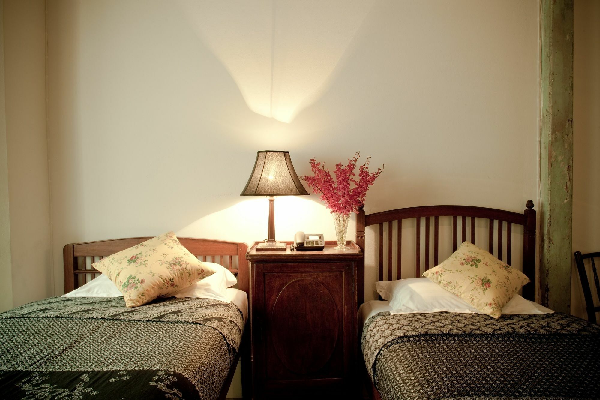 The Asadang Bed And Breakfast Банкок Екстериор снимка